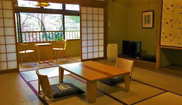 庭側和室　10-13 帖　＜薫林棟＞