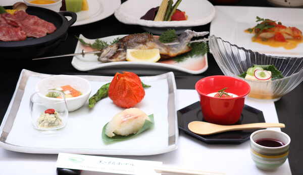 夕食　和洋会席料理