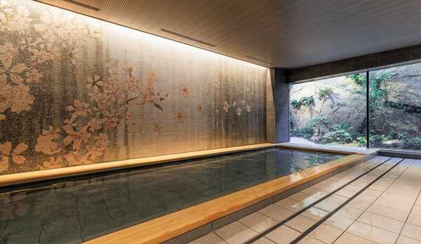 【大浴場 女湯】「さくら」をタイルモザイクアートで表現