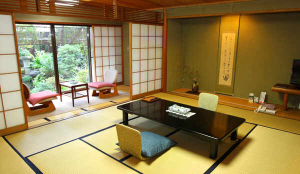 純和風数寄屋造り　■和室10畳以上■（喫煙と禁煙ルームがあります）。ご利用人数で間取りが変わります。