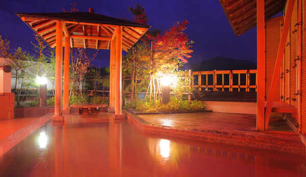 地上7階の展望露天風呂（秋・夜）貸切風呂