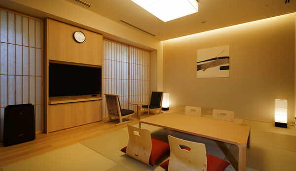 ホテルには和室もございます。お布団でごゆっくりお寛ぎ頂けます。