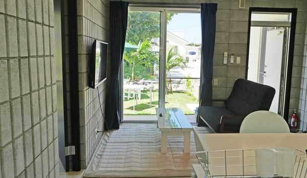 【リビング】ゆったりと窓からの景色を眺められます。