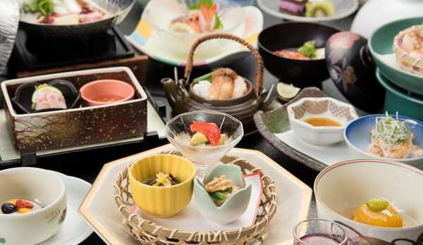 *【夕食一例】お部屋または個室にてご用意します。