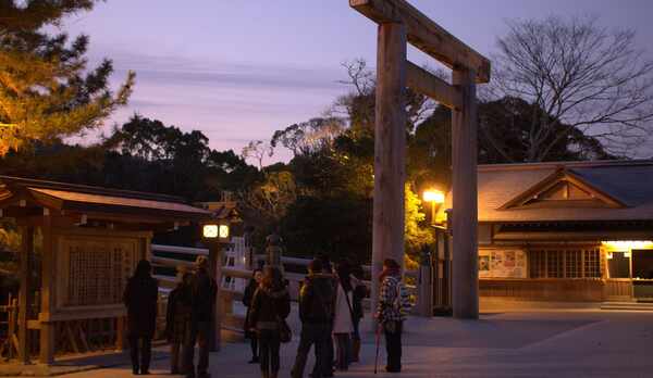 早朝参拝案内風景