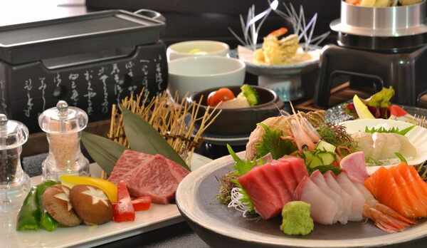 大地と海の恵みを満喫できる和洋会席膳