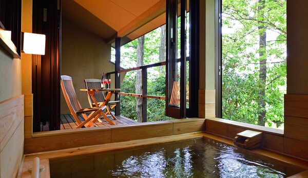 客室半露天風呂(檜)