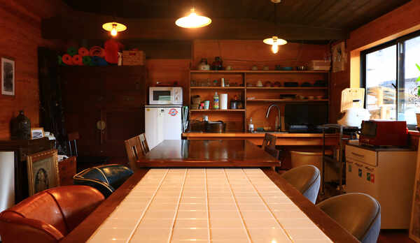 【ダイニングスペース】 木の温もりあふれる温かい空間です