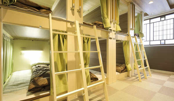 ・【ドミトリー】ミックスドミトリールーム／コンセント、ロッカー、ライト完備