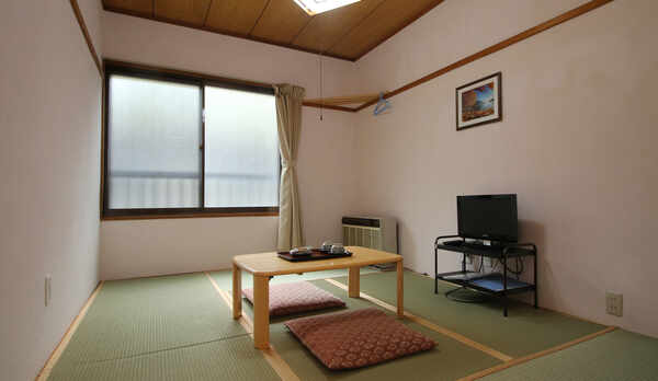 ◆【客室一例】和室6畳 小さいお部屋なので、少人数の方向けのお部屋です。