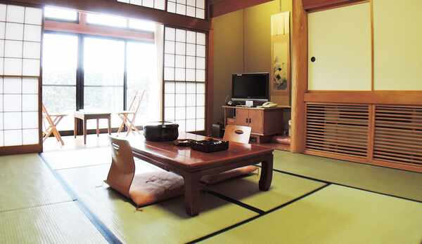*【部屋】4名様までおくつろぎいただける純和風のお部屋です。