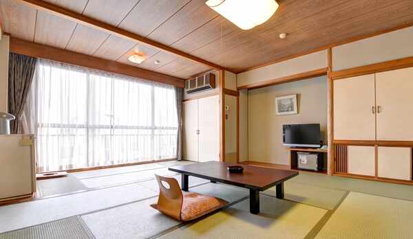 *和室14畳（客室一例）/全室オーシャンビュー！潮騒をBGMに癒しのひと時をお過ごし下さい。