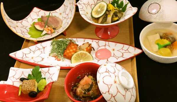 銚子ならではの海の幸と旬の食材のお献立(写真は2021秋の会席イメージ)