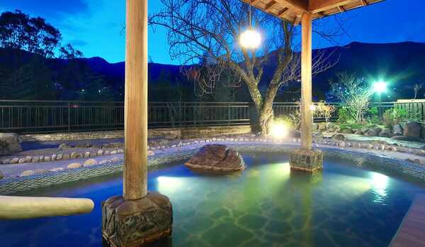 4F大浴場「月の詩」夜の露天風呂