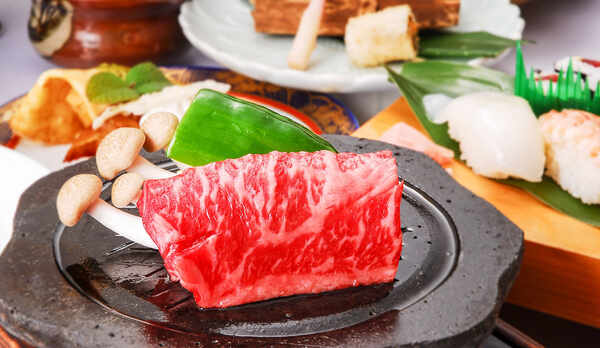 ・女将自ら市場で買い付ける地元食材を使用しています