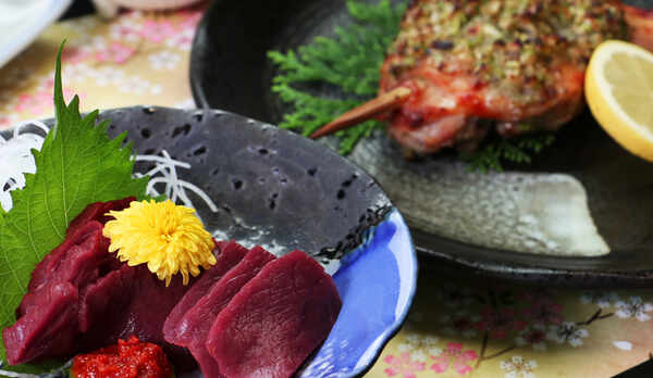 山賊プラン＿福島といったら馬刺し！辛みそと併せてお召し上がりください！