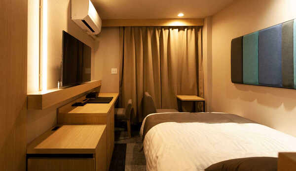 セミダブル＜霞ヶ浦＞入口より