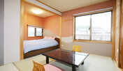 ベッド付き和室