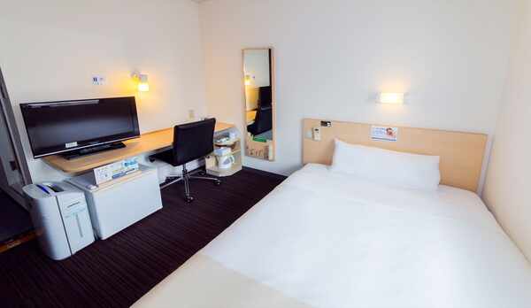 スーパーホテルで最もスタンダードなお部屋である【スタンダードルーム】です。