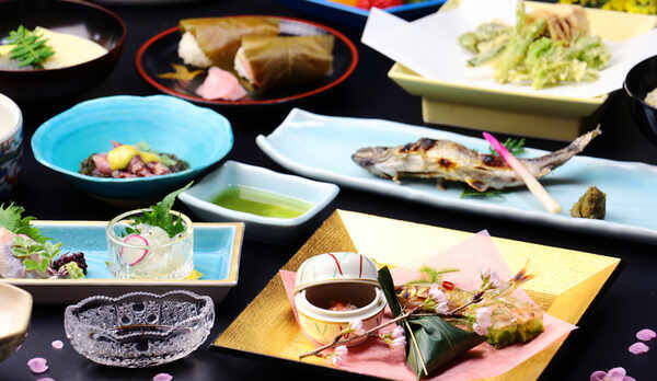 【春の里山会席】庭園の桜を眺めながら、春の装いたっぷりの会席に舌鼓