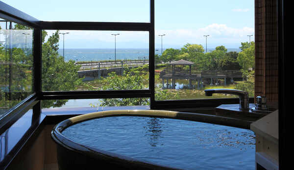 客室露天風呂　撮影 下村 康典 