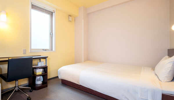 シングルルーム〜眠りを追及した150cm幅のワイドベッドと適度な硬さのマットでぐっすり〜