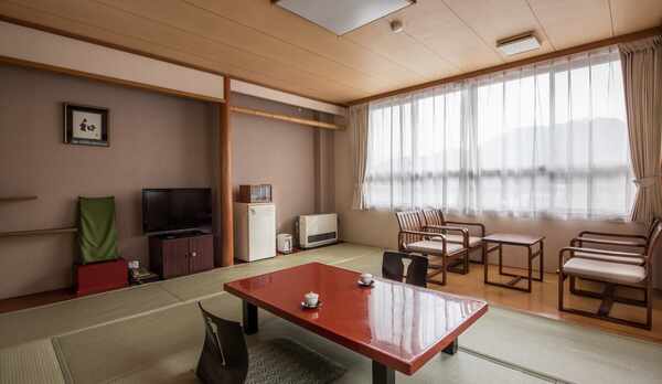 和室１２畳（トイレ付）