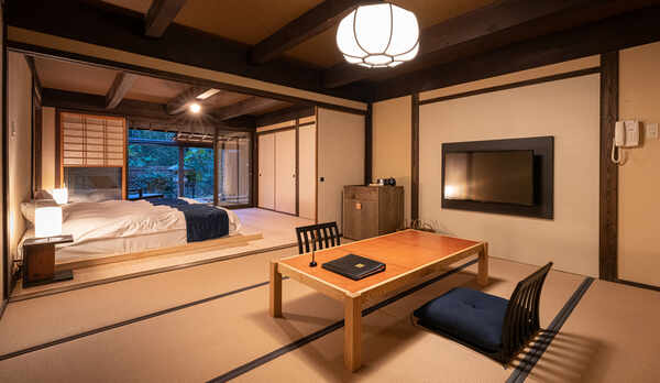 【もみじ-Momiji-露天風呂付】古民家を移築した離れは二間続きで使い勝手の良い造りとなっておりま