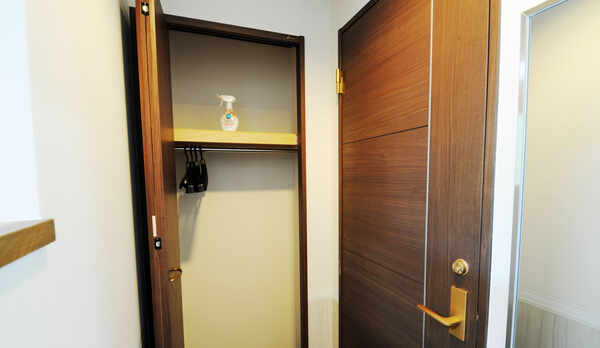 【客室の一例】クローゼット（お部屋により造りは異なります。）