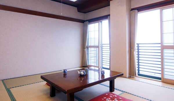 海側和室8-10畳 雄大なオーシャンビューが望めます。