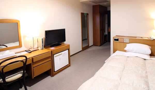 *シングル/ビジネスユースに最適なシングルルーム。ライティングデスクもあるのでお仕事に◎