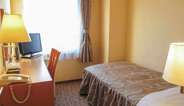 シンプルながら必要なものが揃った客室です。【シングル】