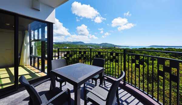 【客室一例】バルコニーから見える景色をお楽しみくださいませ