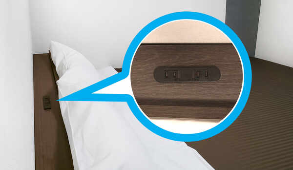 ヘッドボードにコンセントあり☆