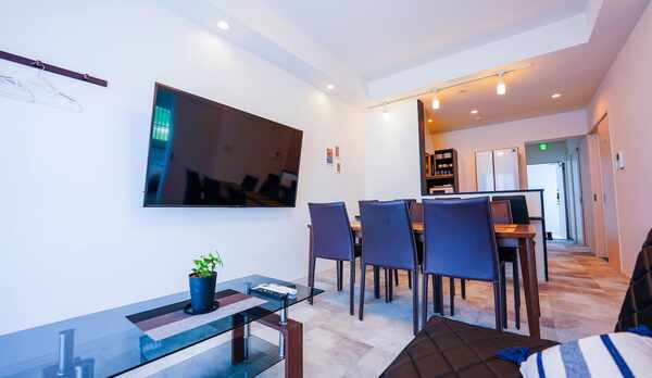 101号室リビングルーム