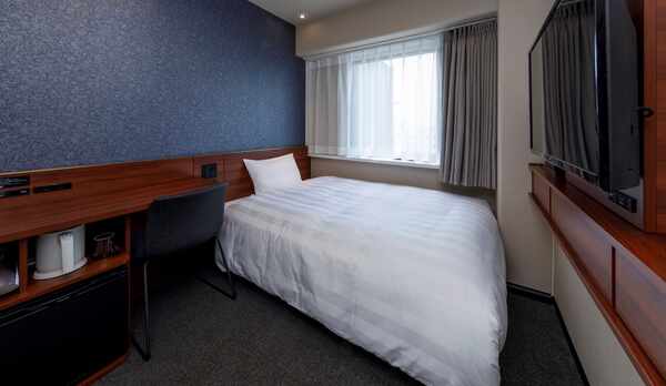 スタンダードシングルルーム(一例)　※ダブルサイズのベッド（140cm幅）