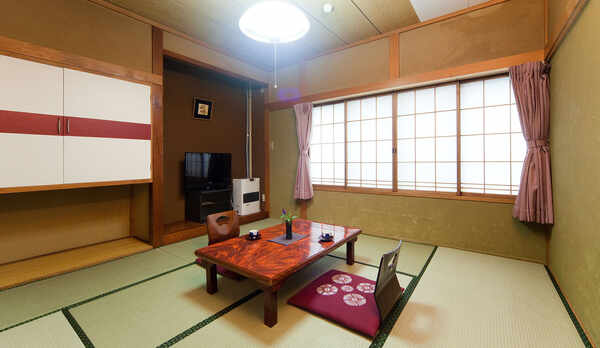 *【客室／本館8畳】ゆったりのんびりおくつろぎください。