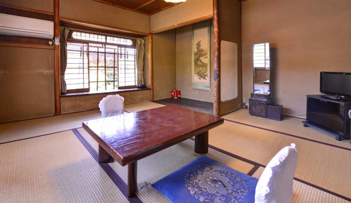【中古】 京都タウンガイド 石畳の祇園から銀杏並木の北山通りまで 第８版/昭文社/ＭＣＲ 中古】 京都タウンガイド 石畳の祇園から銀杏並木の北山通りまで