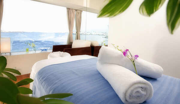 スパ「ベイ ウィンドー」