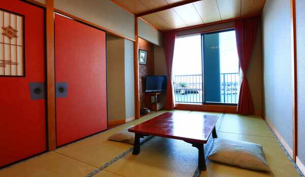 2〜4名様用「海が見える和室 (トイレ付)」(102号室)