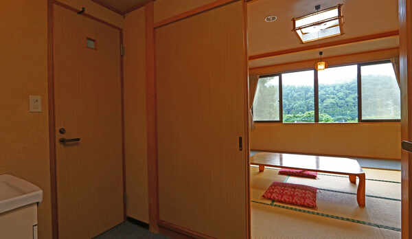 【10畳和室】踏込＋広縁の広々としたお部屋