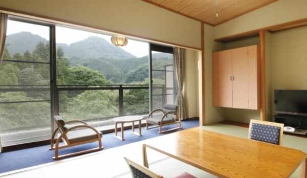 出で湯館　渓流側