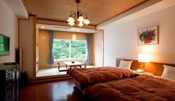 【露天風呂付客室】（洋室・石造り浴槽）