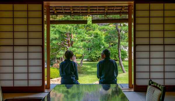 【八雲】庭園を眺めながらご夫婦の語らいを・・