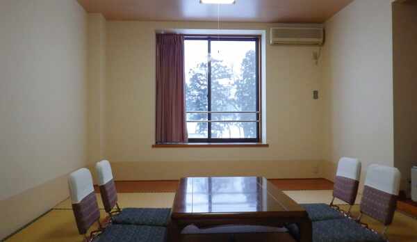 *【客室例】荷物を置いて、お部屋でほっと一息。