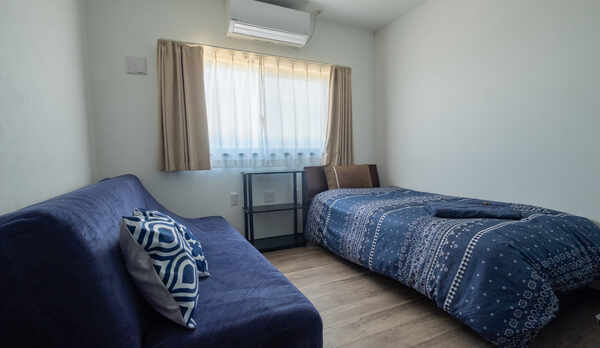 ベッドとソファーベッド１９０ｃｍの部屋