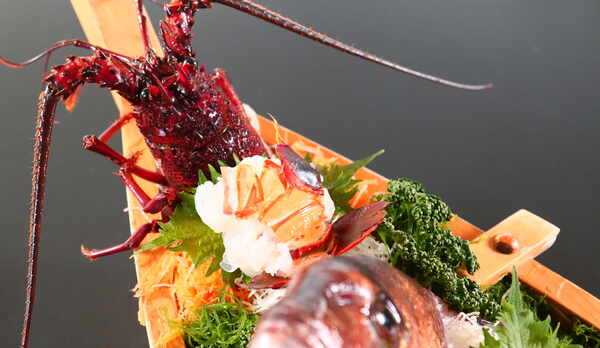 【夕食一例】 伊勢海老の活造り