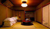 ・＜和室ファミリールーム＞こちらは1〜5名様で宿泊可能です。バストイレ付き