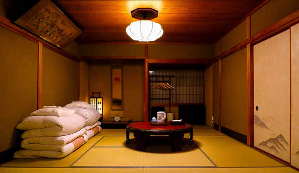 ・＜和室ファミリールーム＞こちらは1〜5名様で宿泊可能です。バストイレ付き