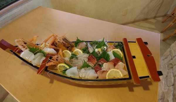 手長海老付舟盛一例